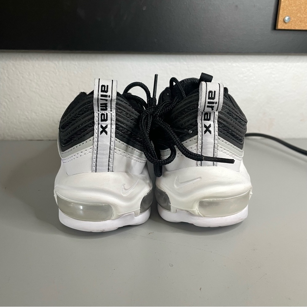 Nike - Picture 4 of 6